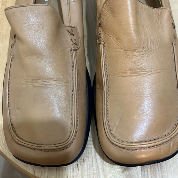 Kenneth Cole’s Reaction Tournament men’ leather slip on loafers. Tan. Size 7.5 - Picture 7 of 9